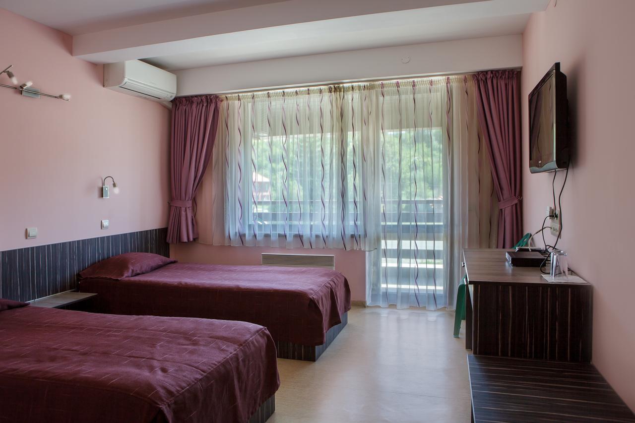Family Hotel Kipra Exterior foto